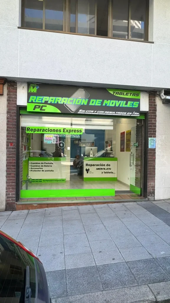 Fachada del taller Móvil Plus en Calle Federico Tapia, 61, A Coruña